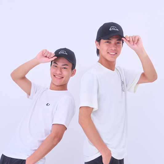 コバ手書きロゴキャップ